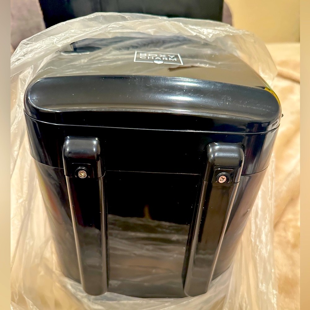 Boxycharm Mini Thermoelectric Cooler & Warmer Make Up Fridge, Black, Capacity 4L - Picture 10 of 16